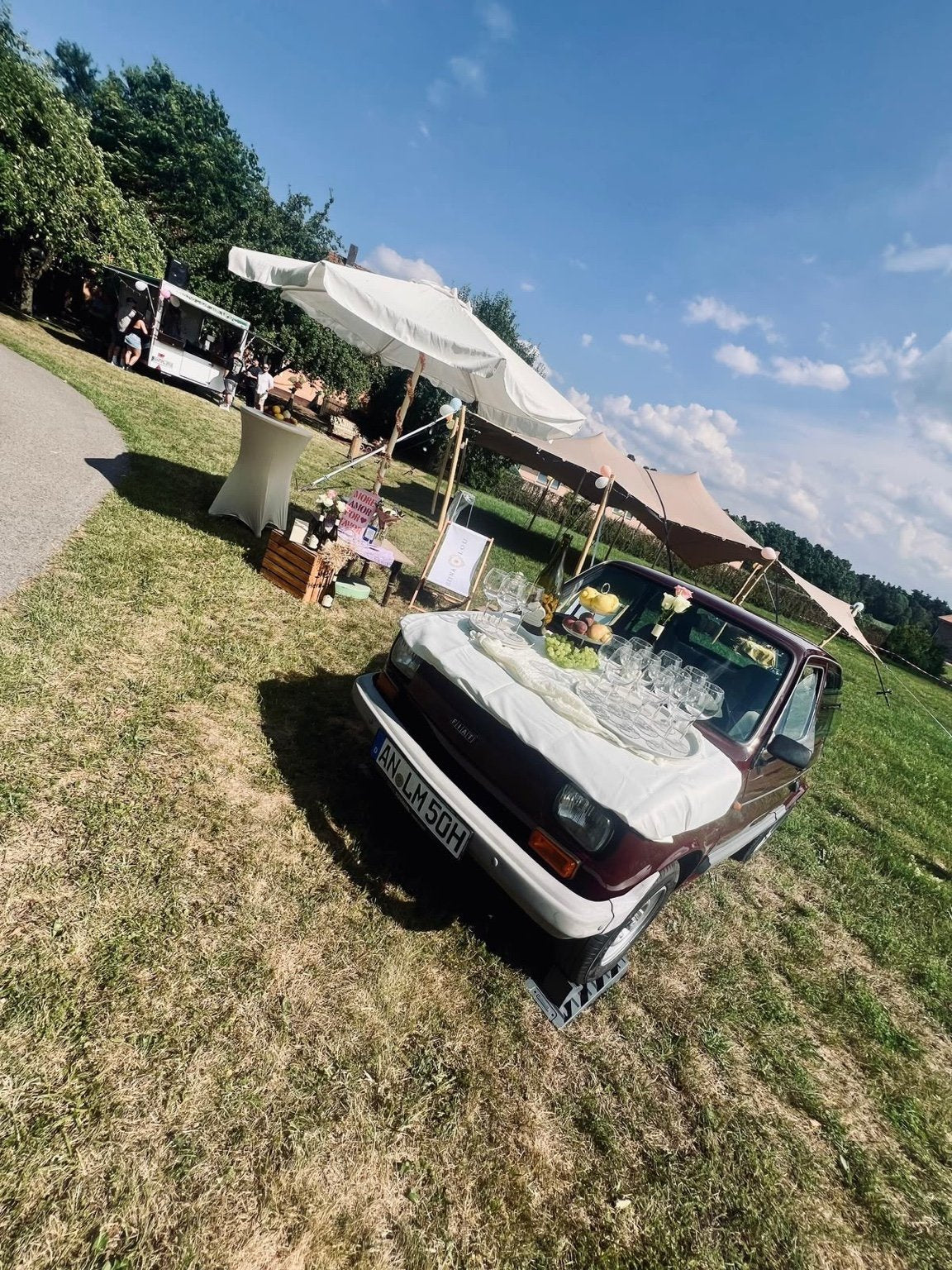 Soleyna Lou Aperitivo-Bar mit Lago Bianco, Gläsern und Früchten auf einem Geburtstag im Raum Ansbach